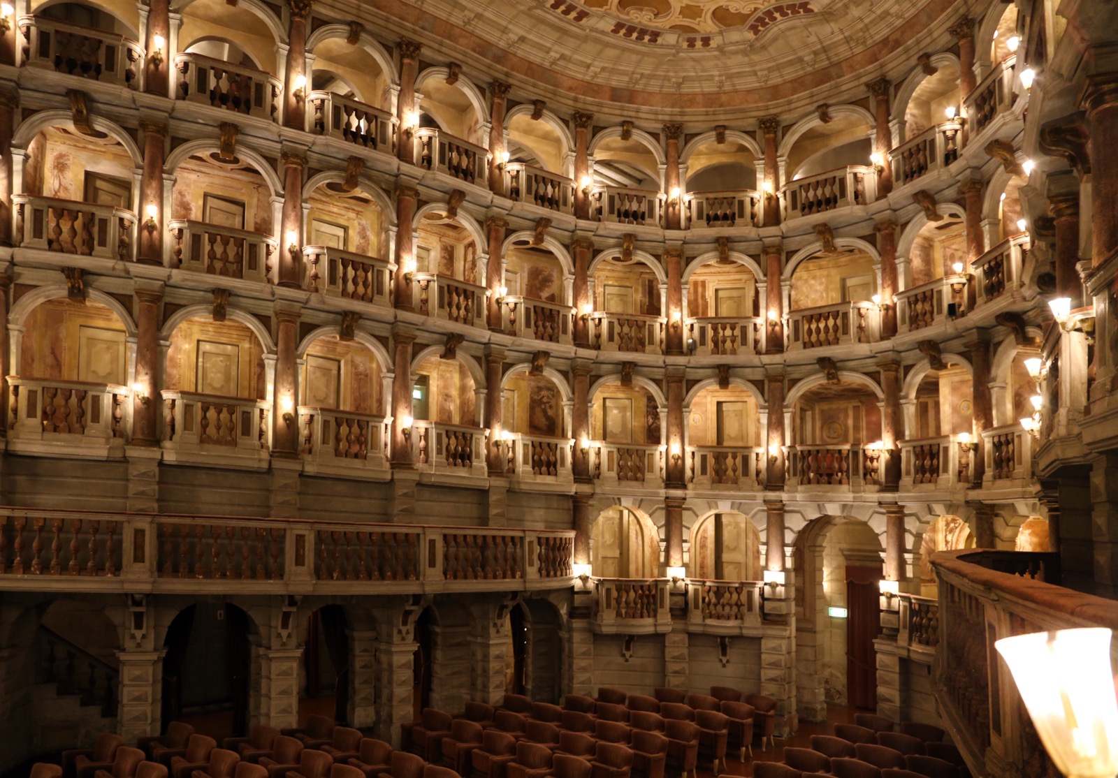 Palco e galerias do Teatro Bibiena, em Mantova